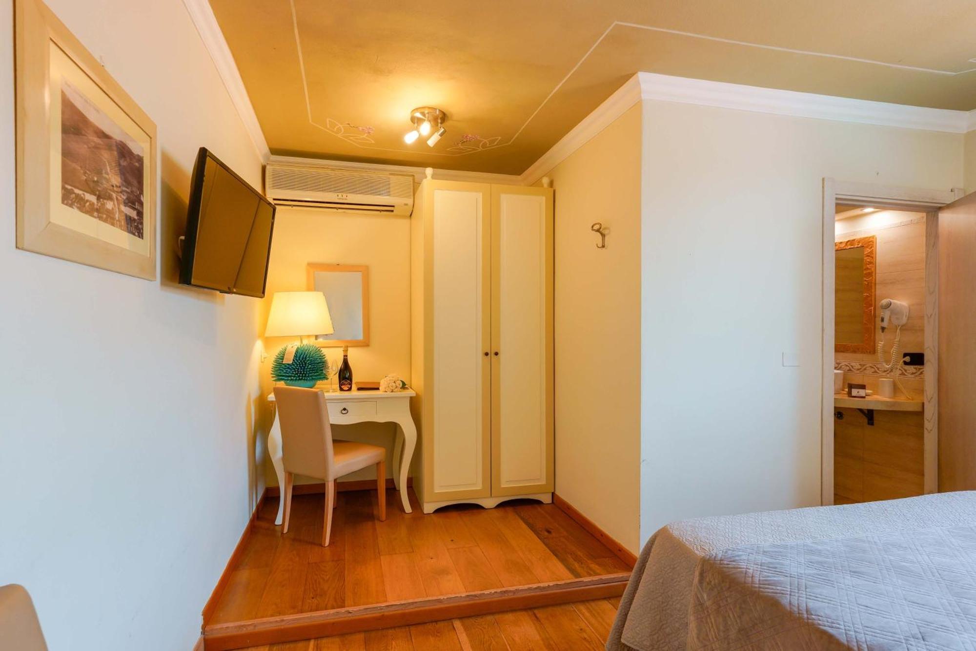 Palazzo Pischedda Hotel Bosa Cameră foto